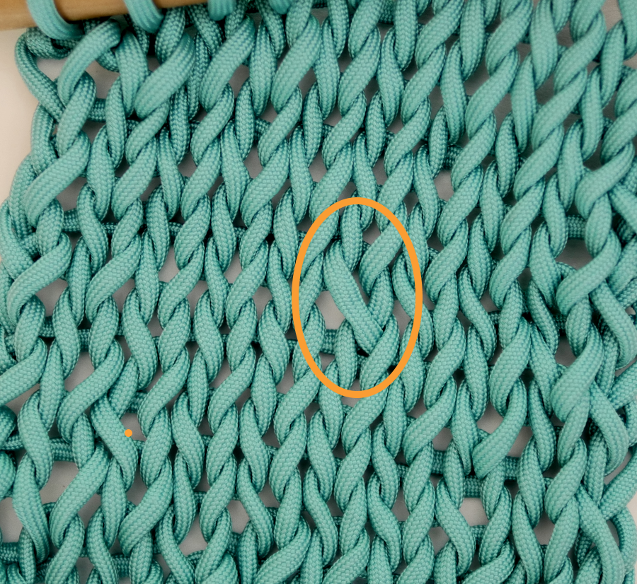 Single twisted stitch